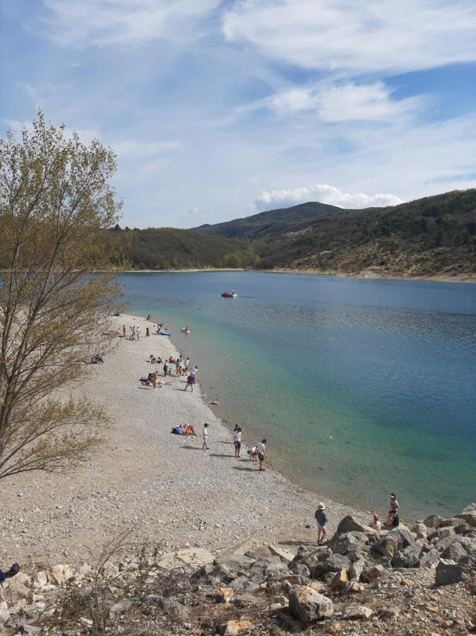 Le Logis Des Templiers Appartement Climatise Régusse Exterior foto